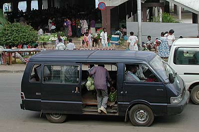 Local "bus" - you can spot it by the B on the licence plate. Photo from http://www.vanuatu-vacations.com/car_rental_vanuatu.html